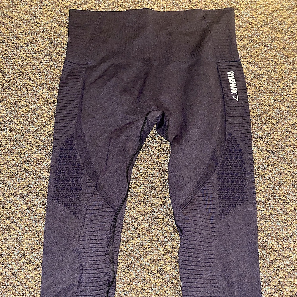 stretchy & comfy gym shark high waisted leggings!